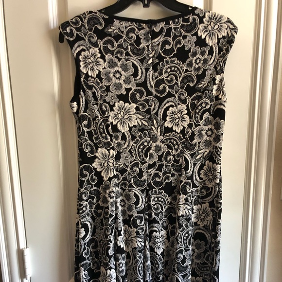 SANDRA DARREN FLORAL DRESS - Picture 9 of 9